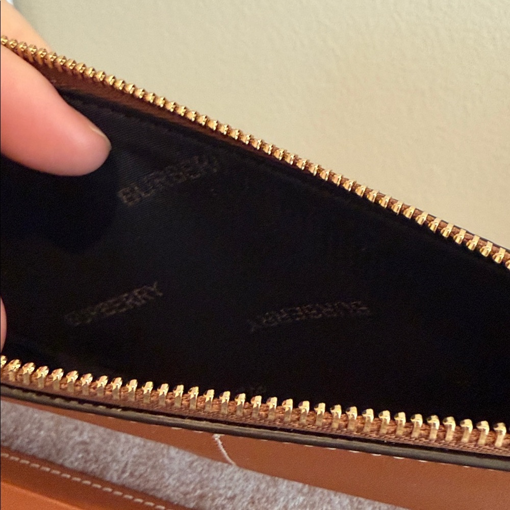 Burberry Large Bi-Fold Snap Wallet - Great Condition - Picture 9 of 10